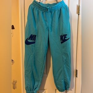 NIKE Sweatpants. NWOT NEVER WORN.